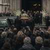 Ces anonymes qui envahissent les enterrements de célébrités pour voir des stars : fascination malsaine ou simple curiosité ?