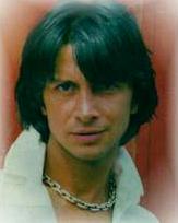 Hervé Vilard, chanteur hors mode, affreusement tendance