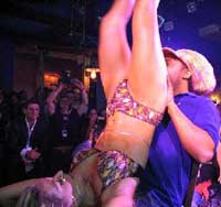 Le Gynéco de Sarkozy Ou Bonnet black & Blanc benêt