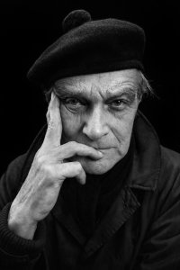 Qui est L.P. Promenheur, ce peintre hors système qui intrigue Paris ?