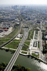 Nanterre se terre sous les tours de La Défense