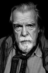 Michael LONSDALE lit Henry Bauchau
