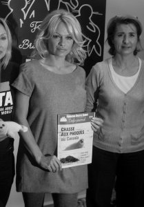 Paméla Anderson & Brigitte Bardot unies pour la défense des bébés phoques