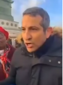 Le foulard rouge par qui le scandale est arrivé... (interview)