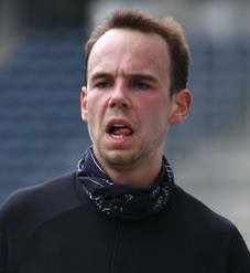 Ah le con ! Au lieu de se suicider tout seul...