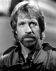 Chuck Norris, l'homme devenu légende (et blague mondiale)