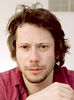  Le demi frère frère de Mathieu Amalric