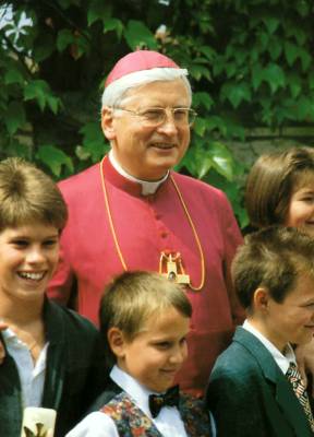 Un évêque allemand explique les crimes nazis par l'athéisme