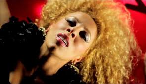 Afida Turner, allumeuse de feu : arnaque, foutage de gueule ou génie absolu ?