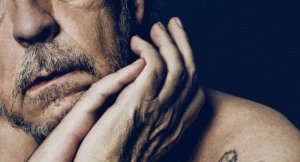 Un fan génial répond en chanson à Renaud suite à "toujours debout"