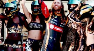 Le clip de David Guetta "Dangerous" c'est pas de la formule 1, de la formule Zéro