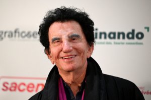 Fallait-il que Emmanuel Macron rende hommage à Jack Lang ?