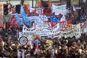 Les observateurs divisés sur le décompte des manifestants socialistes