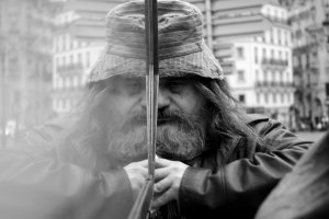 Lancement d'une Pétition en ligne contre l'Expulsion du chanteur Edouardo