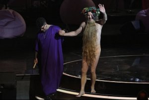 Philippe Katerine nu : la subversion en boucle finit par tourner à vide