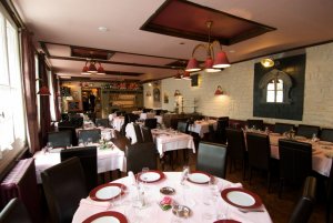  SENLIS ET L'HOSTELLERIE DE LA PORTE BELLON