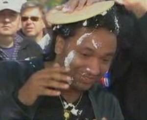 Doc Gynéco : un entartage politique par Noël Godin