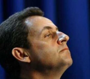 LORSQUE L'EMPEREUR SE DÉPLACE CELA NOUS DÉPASSE