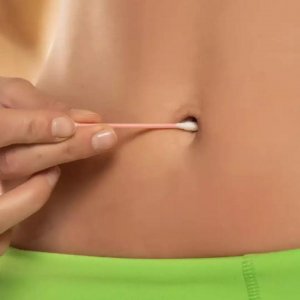 Pourquoi il ne faut surtout pas négliger le nettoyage du nombril : hygiène, risques et idées reçues