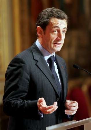 Nicolas Sarkozy jette un Voile intégral sur l'Iran