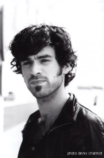 Romain DURIS est le pire acteur français en chanson...