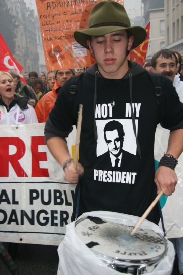 Nous ne voulons pas être (re)traités comme des chiens