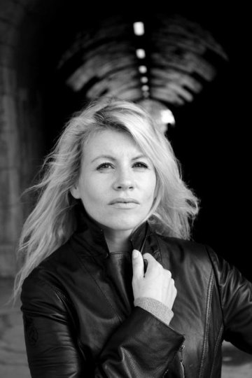 ASSEZ DE LALALA, le premier clip coloré de VAEVA