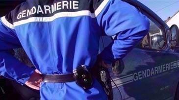 UNE GENDARMERIE PRISE D'ASSAUT PAR UNE BANDE DE CASSEURS