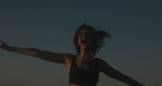 Interview de la danseuse Nina Milana à propos de son clip " A message to myself"