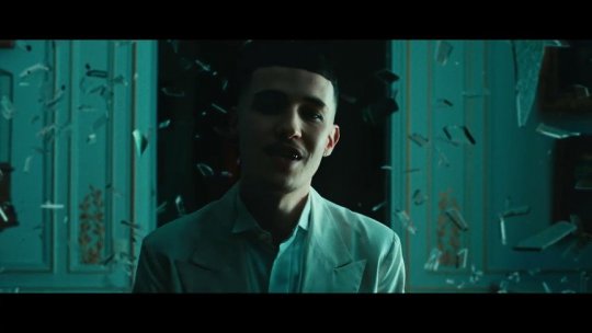 Sortie de l'incroyable clip de Sean pour son titre Piano Black réalisé par Rosemary