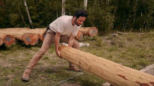 Vianney, ce chanteur à part qui s'isole en forêt pour créer un nouvel album aussi décalé que poétique