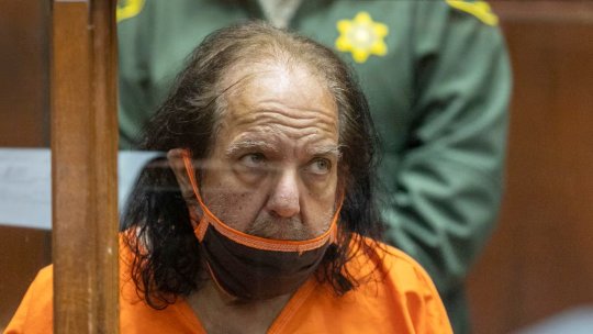 Ron Jeremy : la chute tragique d'une légende du porno devenue inapte à être jugée