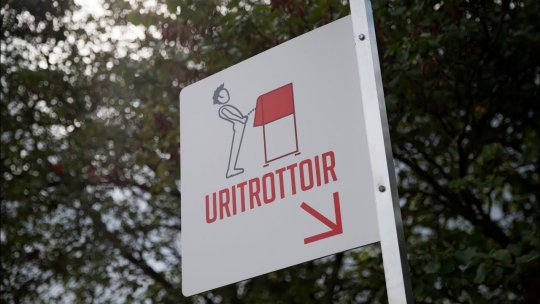 Edouardo Fait pipi dans les rues de Paris