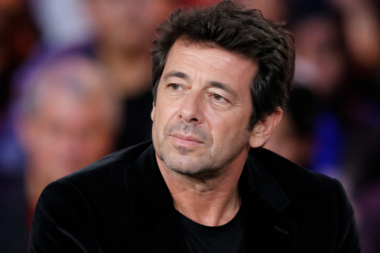 Patrick Bruel : faut-il l'interdire de scène ? La fracture du show-business entre présomption d'innocence et tribunal populaire
