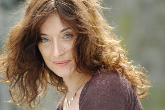 Delphine Serina se lance dans la chanson