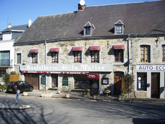 L'HOSTELLERIE DE LA VALLEE A FUMAY