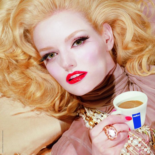 Daisy Lowe et Lydia Hearst...stars du calendrier LAVAZZA 2010